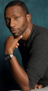 How tall is Leon Robinson?